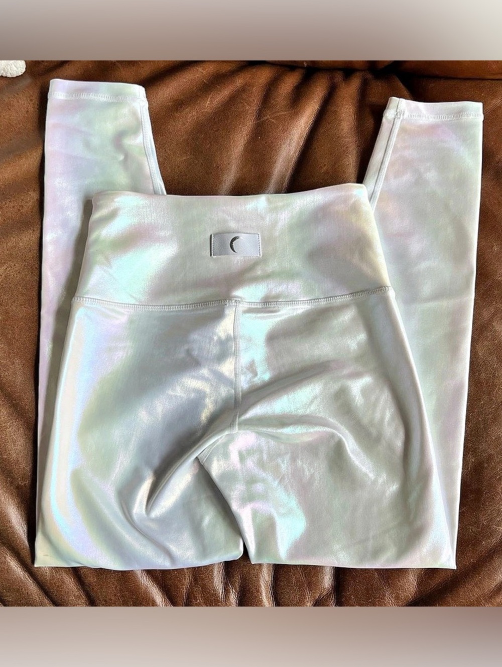 Zyia Iridescent white leggings NWT